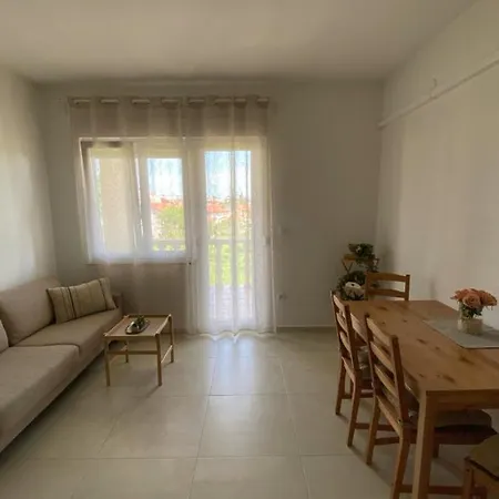 Jozephine 2 By Guide * Pula