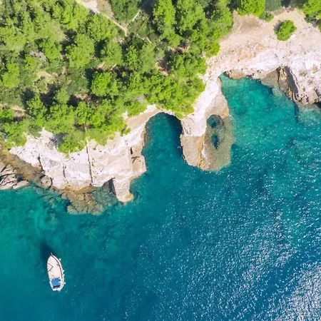 Jozephine 2 By Guide * Pula