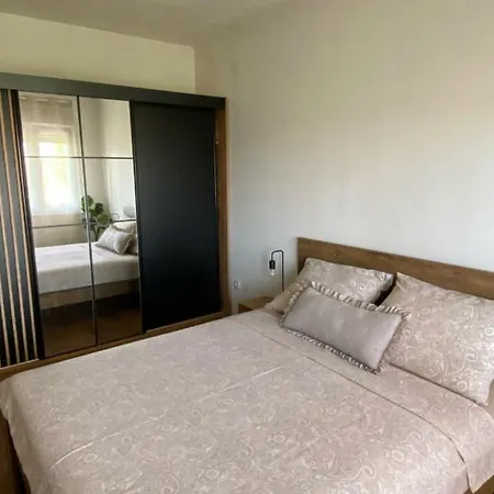 Jozephine 2 By Guide Pula